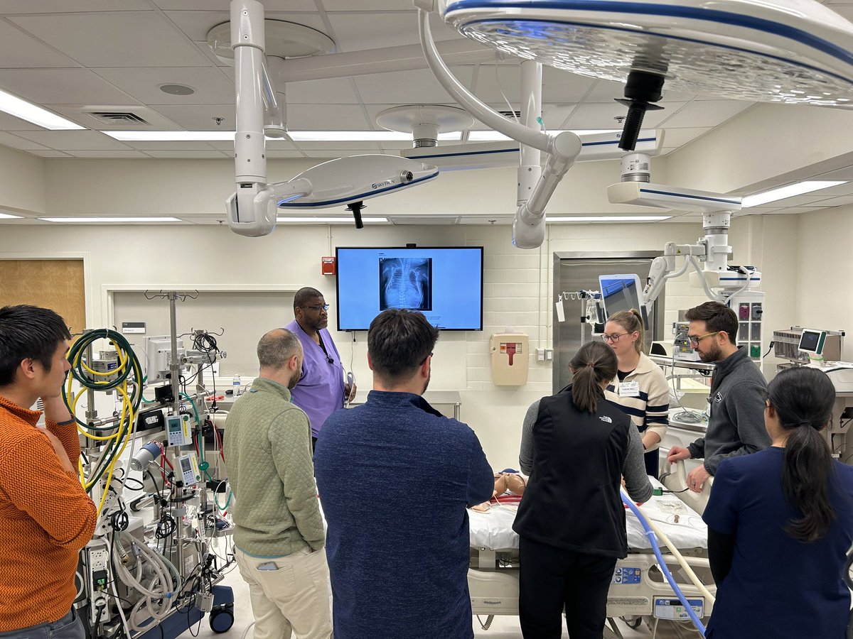 VV ECMO sims at the Sadie Abell Senior #PedsICU Fellow Boot Camp