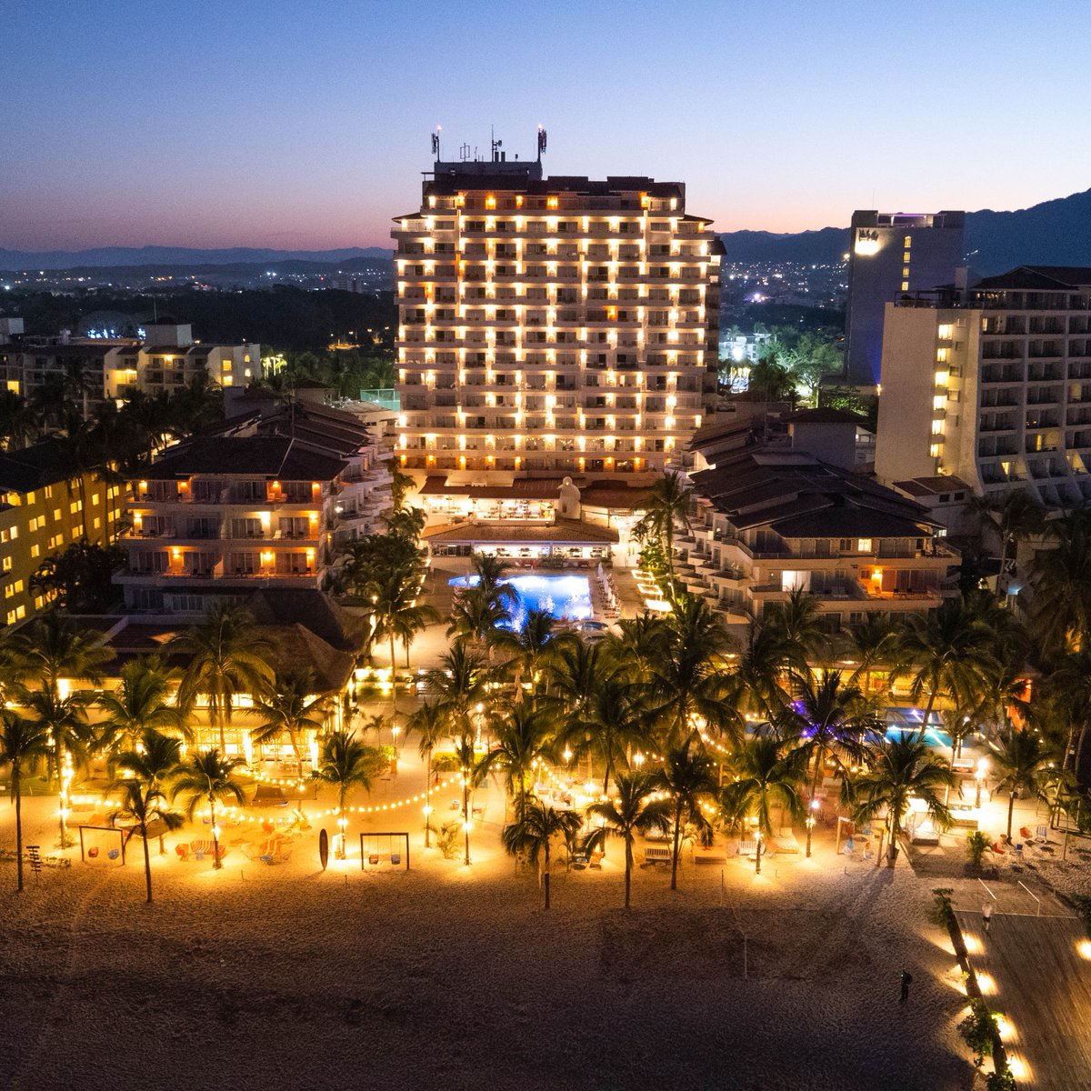 Relax and live #DifferentExperiences! 😉💛
.
.
#friendlyfun #puertovallarta #visitmexico #Love #Wellness #fabuloso #friends #nature #Fitness #photooftheday #Family #Pet #Relax