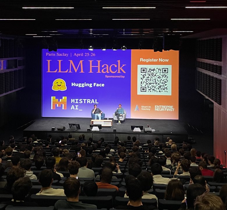 50 hackers at the LLM Hack in Paris organised by @join_ef, @MistralAI and @huggingface Strong teams building innovative LLMs projects You can check them below 1/n 🧵