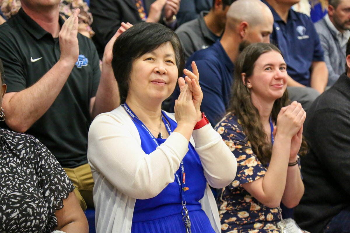 .@vpprep held its first-ever #HalfCapCeremony to honor 10th-grade students who are on track to graduate, motivating them to keep going! 🥳🎓 It featured all elements of a typical graduation: keynote speaker, performances + speeches from top students. Way to go, #ClassOf2026!