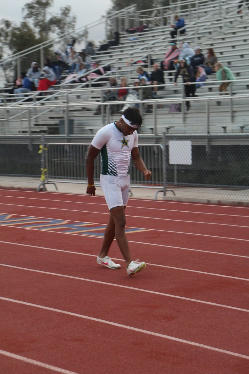 JeredRennick's tweet photo. I placed top 3 in CBL finals for the 300m hurdles!! I ran a time of 40.6. CIF up next 💯 @Coachrogers76 @Cajon_Football @ArmondSr https://t.co/1oIbwrNkUG