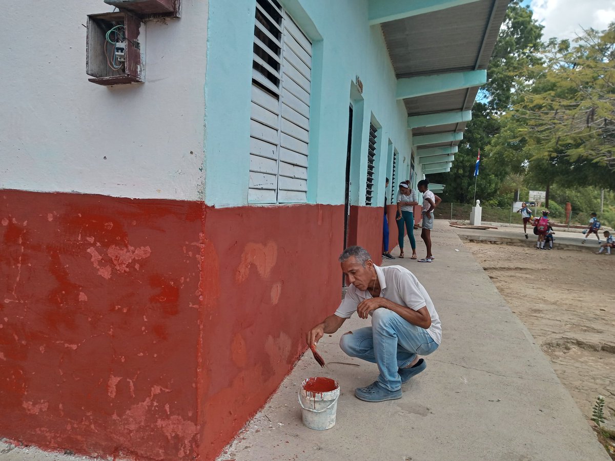 #EducaciónCaimanera.
 #EducaciónCaimanera.
Acciones de mantenimiento en el Centro Mixto Mártires de la Gloria.
CAYAMO.
#JuntosPodemosMás.
 #EducaciónGuantánamo.  #CubaMined.