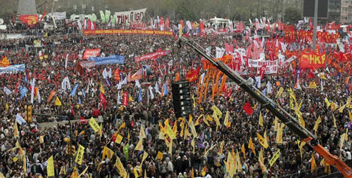 Mücadele, birlik, dayanışma.. 1 Mayıs 2011, Taksim..