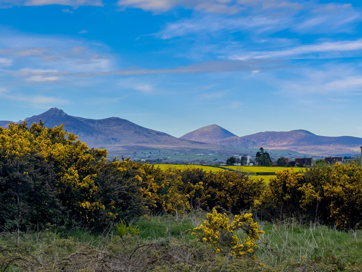 The view from the office this evening #RoadTrip #MourneMountains @LoveCindyCee @angie_weather @barrabest @LoveBallymena @MourneBrewery @Mournelive @DigitalMourne @MGSGeotourism