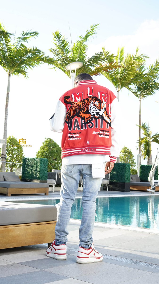 selfmade_kp's tweet photo. Dripped up in Amiri fresh as hell steppin!
#gradbash2024 https://t.co/Bm3pQtdYnf