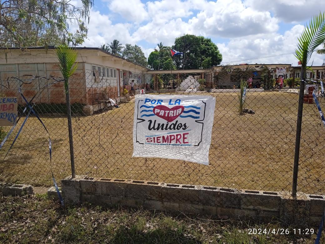 En la Institución Educativa Inti Peredo Leigue todo listo para el desfile por un 1ro de Mayo de calidad.
#PorCubaJuntosCreamos
#EducaciónPrimeroDeEnero
#ACubaPonleCorazón