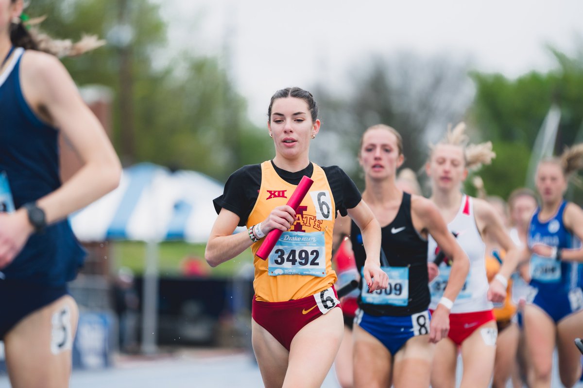 𝗗𝗿𝗮𝗸𝗲 𝗥𝗲𝗹𝗮𝘆𝘀 𝟰𝘅𝟭,𝟲𝟬𝟬 𝗥𝘂𝗻𝗻𝗲𝗿-𝗨𝗽𝘀❗️

Maelle Porcher, Bella Heikes, Ashlyn Keeney and Janette Schraft combine for 19:06.26, less than two seconds off the program record.

#CycloneSZN