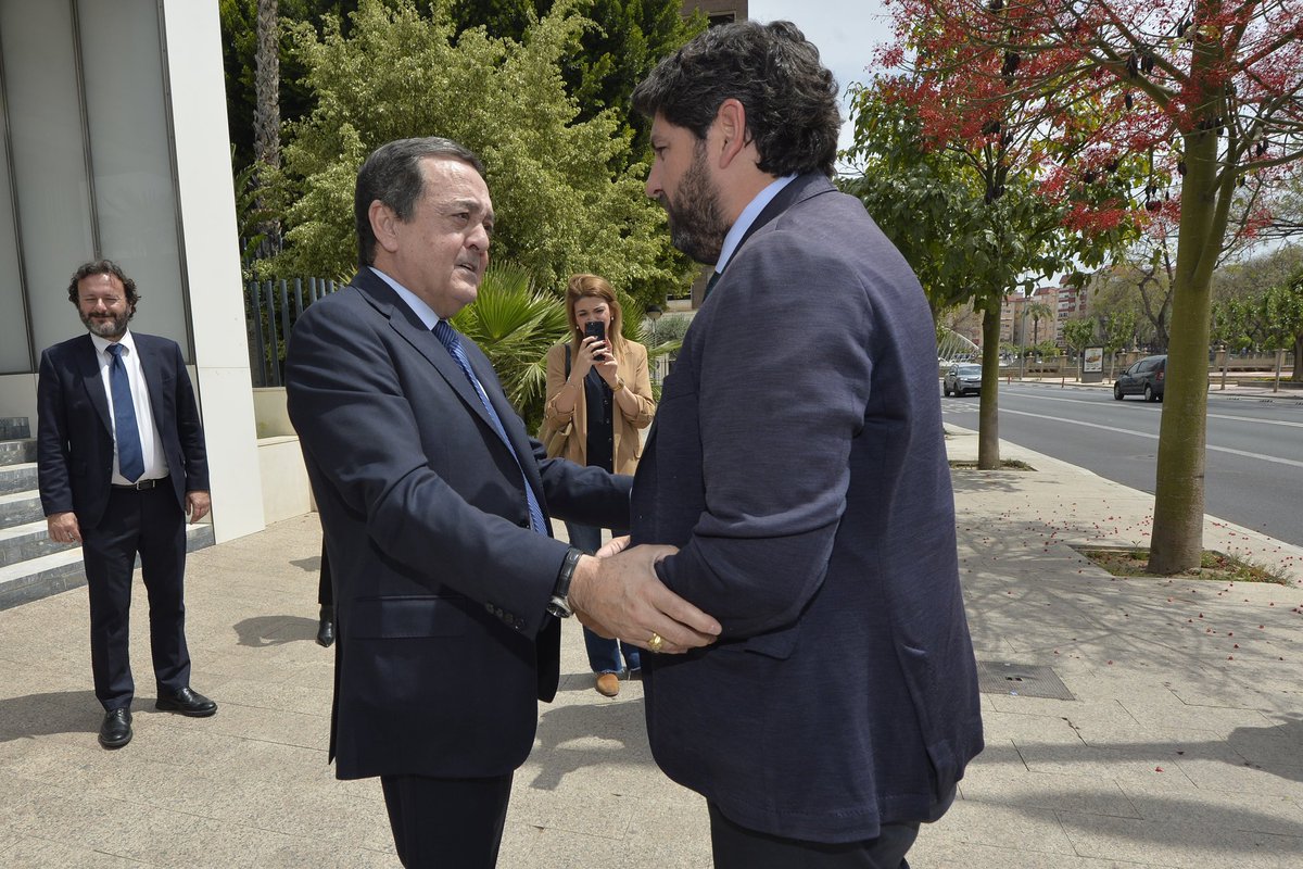 “Salgo con la tranquilidad del trabajo bien hecho y del deber cumplido”

Hoy se ha celebrado la última Comisión Ejecutiva y Junta Directiva de <a href="/croemurcia/">CROEM</a> bajo la presidencia de José María Albarracín.

#croem #somoscroem