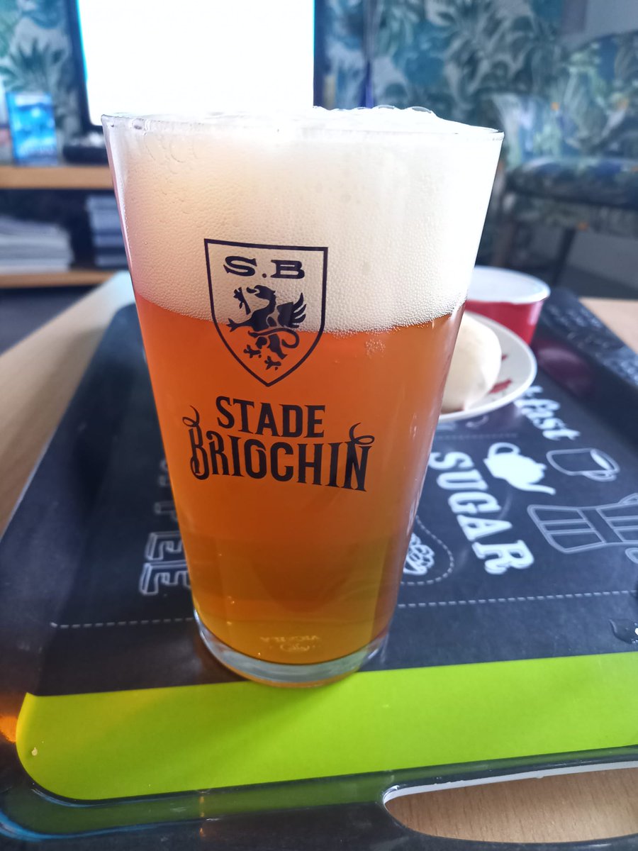 #NationalFFF #FCVUSO
<a href="/Emmanuel_Moine/">Emmanuel Moine</a> 
Salut les copains Tic &amp; Tac gardez vos doudounes pour éviter la bronchite le championnat n'est pas encore terminé reste des journées !
Devant FFFTV et en live pour suivre mes griffons bibine en main !
Cliquez la biz à <a href="/mokeddem_karim/">Mokeddem Karim</a> pour moi