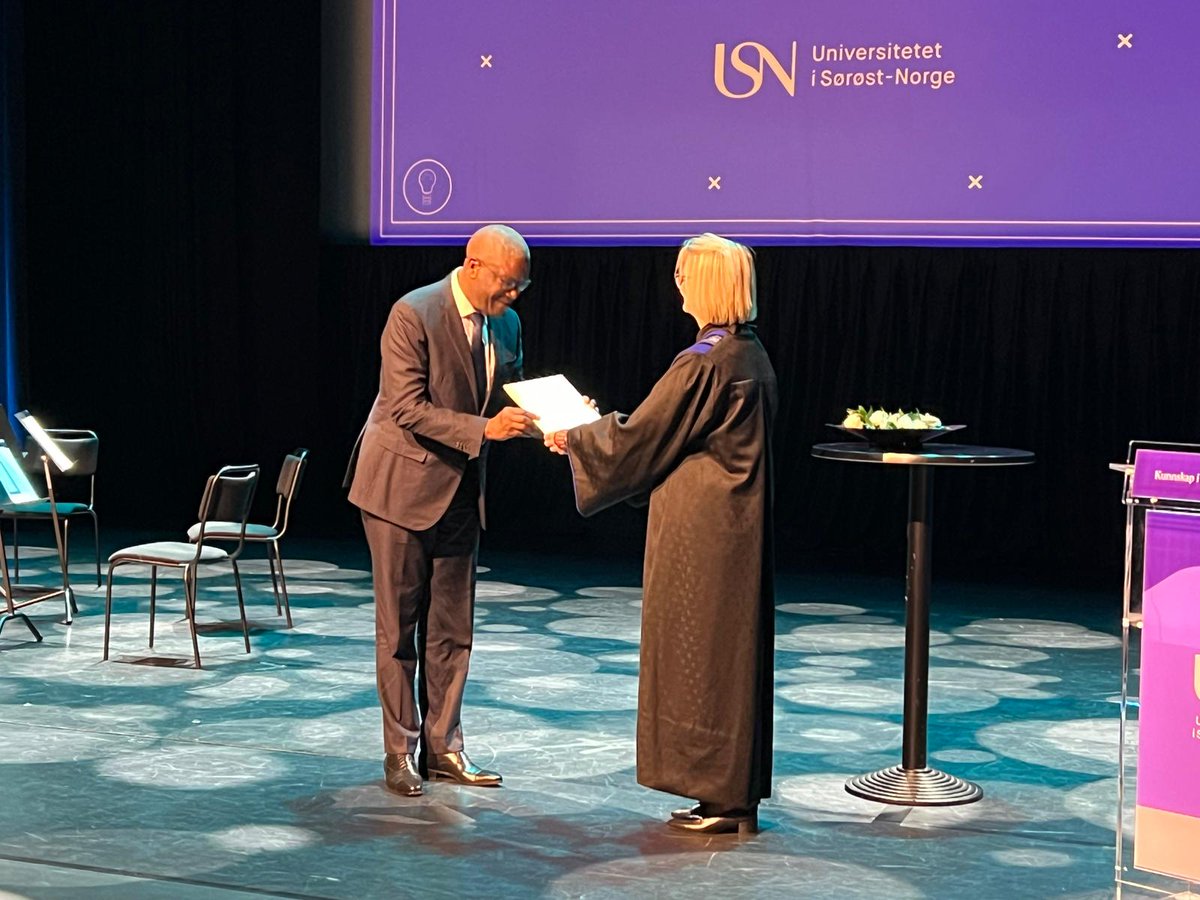 Grateful to be awarded yesterday by the University of Southeast Norway with the first @USN_info ‘s honorary doctorate. In my acceptance speech, I highlighted the dramatic situation in the #DRC in the context of a war of aggression and the profound suffering endured by the…