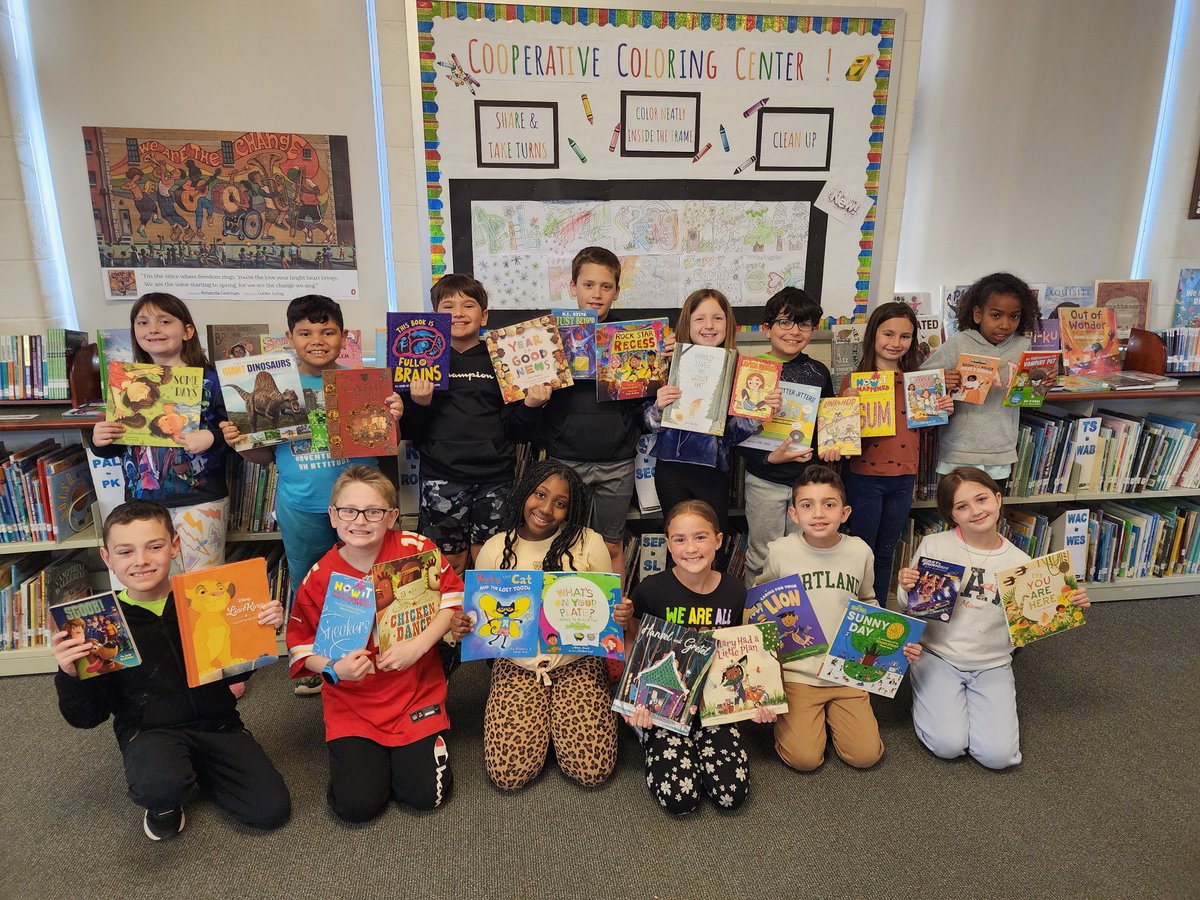 OTES won 100 books from RIF! Our enthusiastic readers can't wait to dive into their new reads! Thank you <a href="/RIFWEB/">Reading Is Fundamental</a>! 📚#RallyToRead100 #OTESPride #OTESLibrary #SpartanLegacy