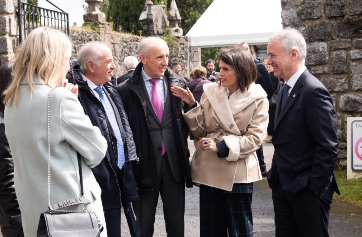 Nazien hegazkinek Francoren alde egindako Gernikako bonbardaketa, Gerra Zibileko gertaerarik gordinenetako bat izan zen.
Memoria historikoa bizirik mantentzea ezinbestekoa da bizikidetzarako eta demokraziarako.
Ezagutza eta egia sustatzea inoiz baino beharrezkoagoa da gaur egun