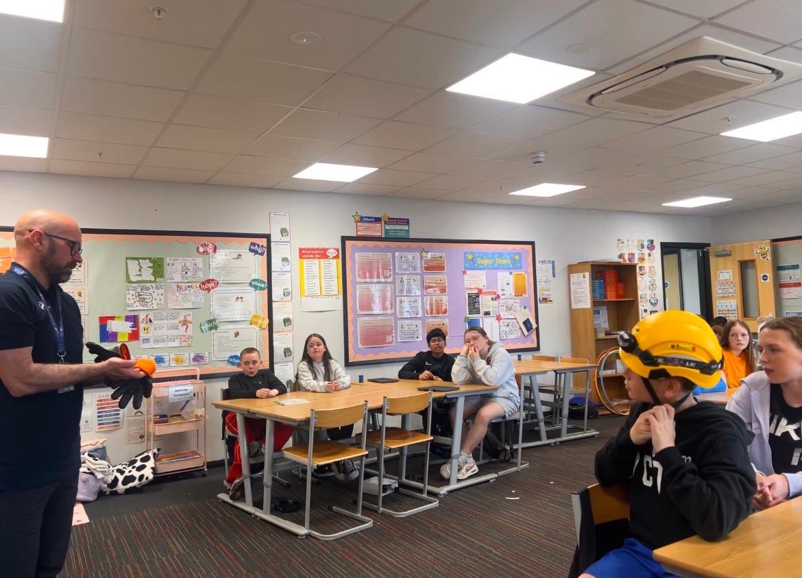 P7 learned about renewable energy and the many skills / job roles involved within this field of work. Very relevant links made to the Global Goals for our learners too. They also enjoyed trying on some safety equipment!👷🏻‍♂️