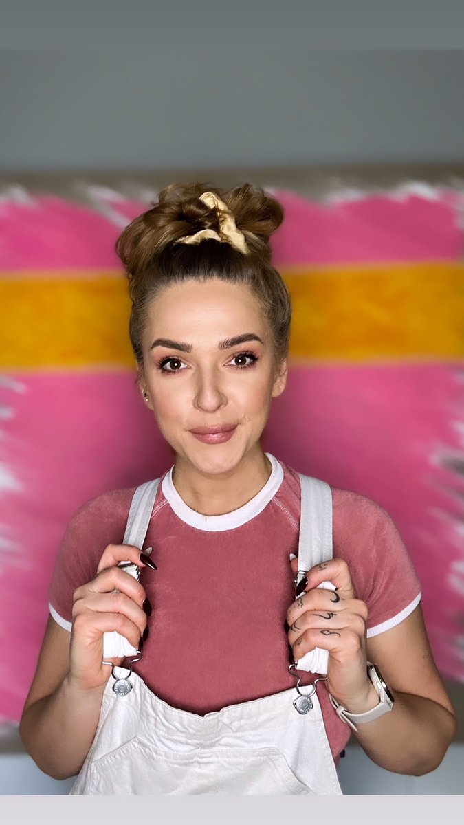 Dawno tu nie zaglądałam. Czy poza polityką, kryptowalutami i trolami coś ciekawego tu się dzieje? Napiszcie, a ja wracam do malowania.