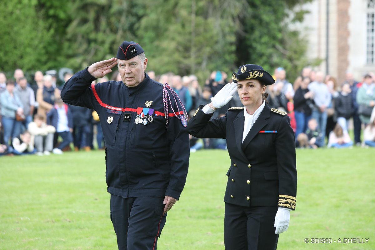 Prefet60's tweet image. 👩‍🚒👨‍🚒Au terme de quatre jours de formation, 127 nouveaux sapeurs-pompiers volontaires ont été reçus par la préfète de l’#Oise, Catherine Séguin, à  la préfecture, afin de les remercier pour leur engagement.
👏Bravo à eux pour leur dévouement au service de la population !
@SDIS60