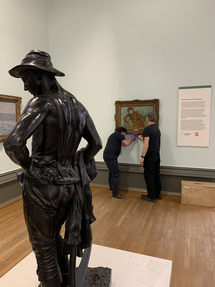 And they’re up! Swing by this weekend to see the latest additions to Room 10, two masterpieces by Degas and Monet 💚 all in a morning’s work for our ace handling team ☺️