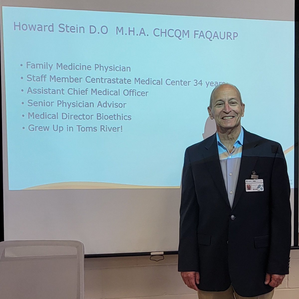 Thank you @CentraState Dr. Howard Stein for coming in and speaking to our @FBHSColonials Medical Scinces Juniors on Bioethics! This is a great lecture to prep them for their bioethics class senior year! #TheRegional #BoroPride #Partnerships