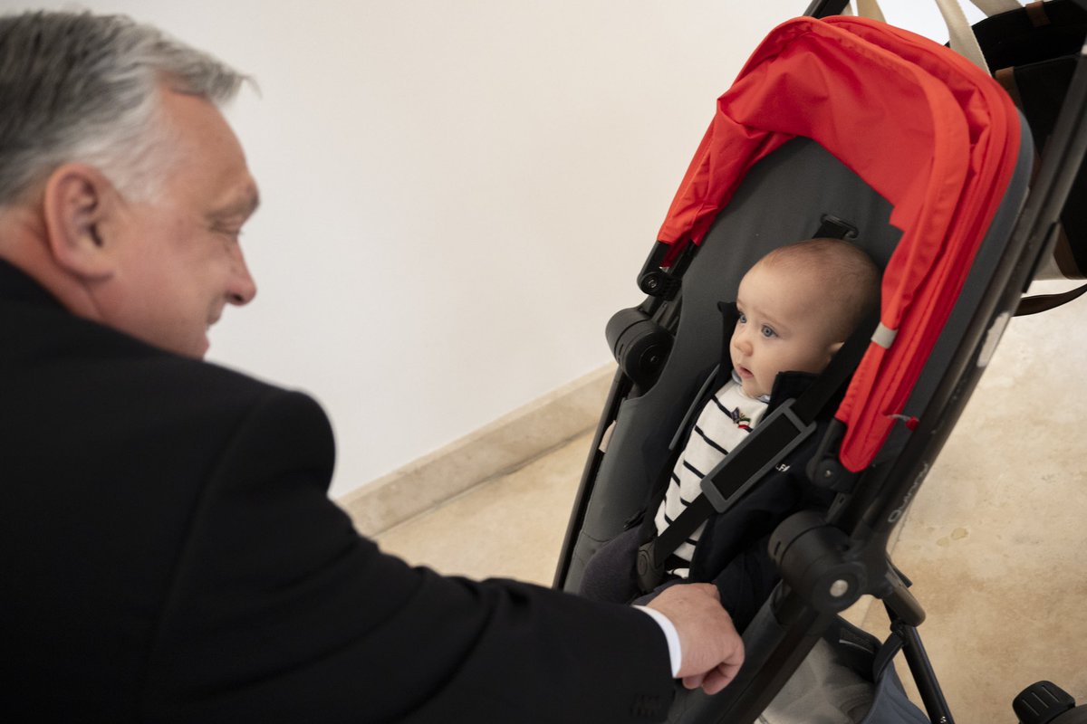 🇧🇷🇭🇺 Magyarország miniszterelnöke, @PM_ViktorOrban , ma a világ legnagyobb konzervatív kormányzója. Korábban miniszterelnök volt, távozott posztjáról, majd 2010-ben tért vissza, azóta folyamatosan újra kinevezték. Nagyon sokat kell tanulnunk tőle és ma egy órán keresztül volt…