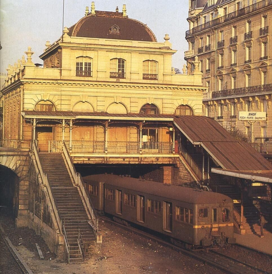SNCF TRAIN DE BANLIEUE Station FOCH PORTE DAUPHINE RAIL MAGAZINE N°95 mars 1985