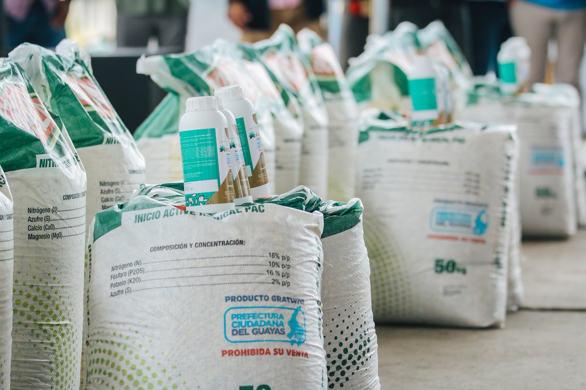 ¡Seguimos generando buenas noticias para el Guayas! 🗞️ ✅ Con kits de fertilizantes, apoyamos a 230 pequeños productores de diversas asociaciones cacaoteras de Naranjal, quienes podrán obtener un mejor rendimiento de sus plantaciones. El cacao ha elevado su costo a nivel…