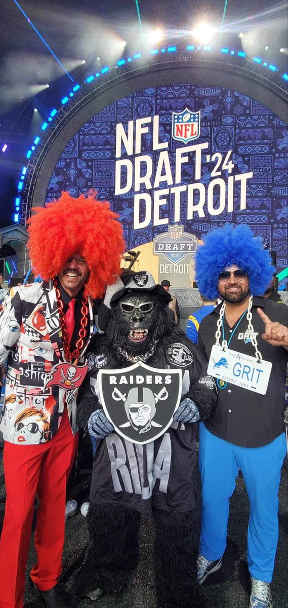 Spreading the Love at the NFL Draft Raidersssssssssssssssssssss!