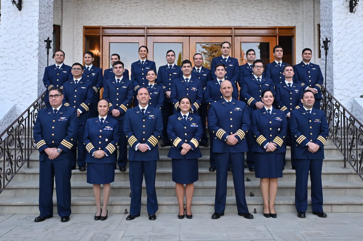 Oficiales del escalafón de Justicia #FACH participaron de una jornada de trabajo por el Día de la Justicia Militar, donde se trataron temas de relevancia para la Institución. #AeronáuticaChilena