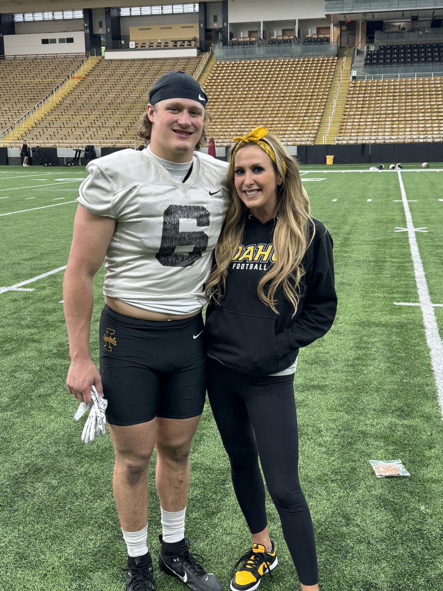 So excited to watch my #6 at the spring game tonight! Is there really anything better to do on a Friday night than to watch @VandalFootball?🖤🏈💛✌🏼’s⬆️🏟️

Be there…..

⏰ 6 PM
📍 KIBBIE DOME
🎟️ Free
📺 ESPN+

#govandals #domesweetdome #footballwife #footballmom #FootballFamily