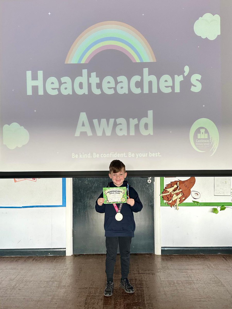 Mr. Mycroft’s #HeadteachersAward went to Castleway’s very own #MarathonMan this week. This absolute superstar took part in (and absolutely smashed) the #MiniMarathon in London last weekend. #WeAreProud #WeAreCastleway