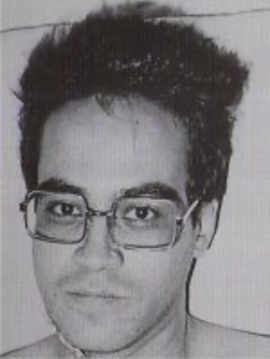 Hace 50 años, entre el 25 y 26 de abril de 1974, fue capturado y desaparecido Ignacio Salas Obregón, fundador de la Liga Comunista 23 de Septiembre. ¿Quién fue este joven que durante un año tuvo en jaque al país y que al ser desaparecido tenía apenas 25 años?🧵