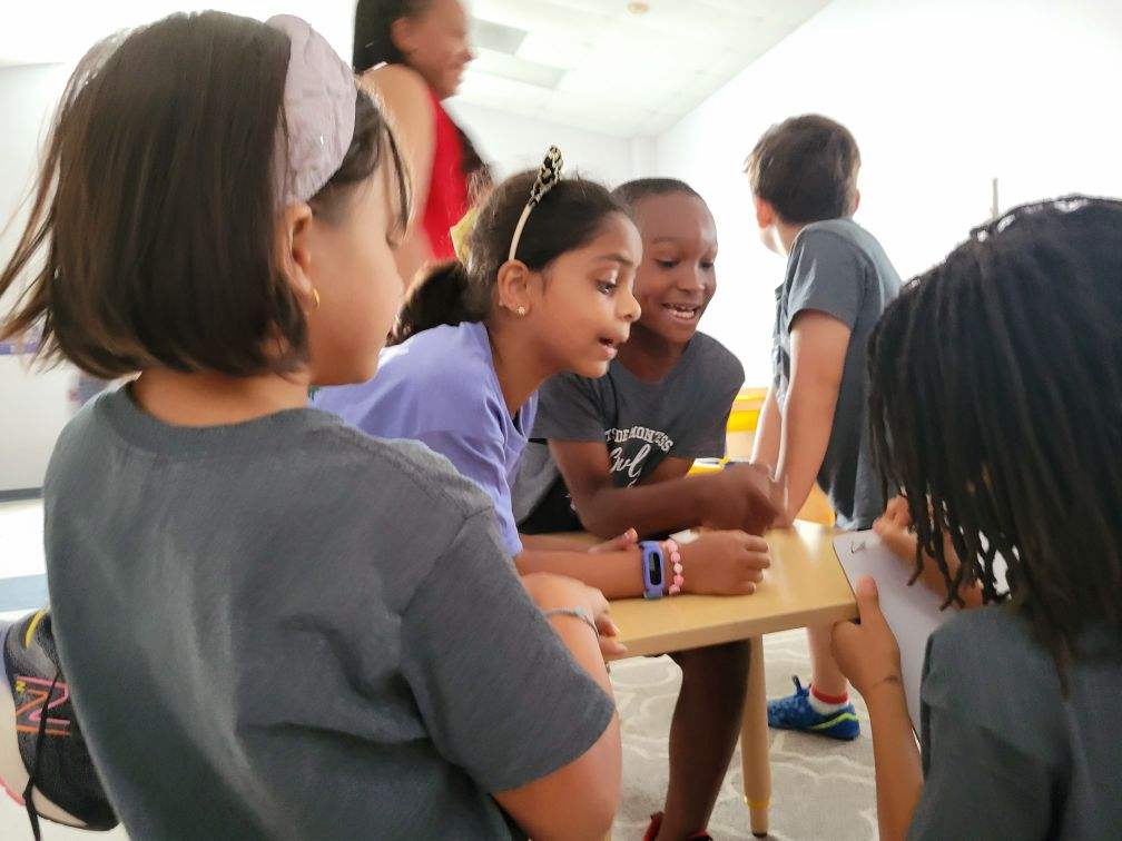 MontessoriHTX's tweet image. We had a special visitor last week! Hande Adiyaman came to teach our #LowerElementary all about #ChildrensDay in #Turkey! 🇹🇷 A huge thank you to Hande for her time &amp;amp; expertise! We&apos;re #grateful for the #opportunity to broaden our horizons &amp;amp; celebrate #diversity together! 🌍✨