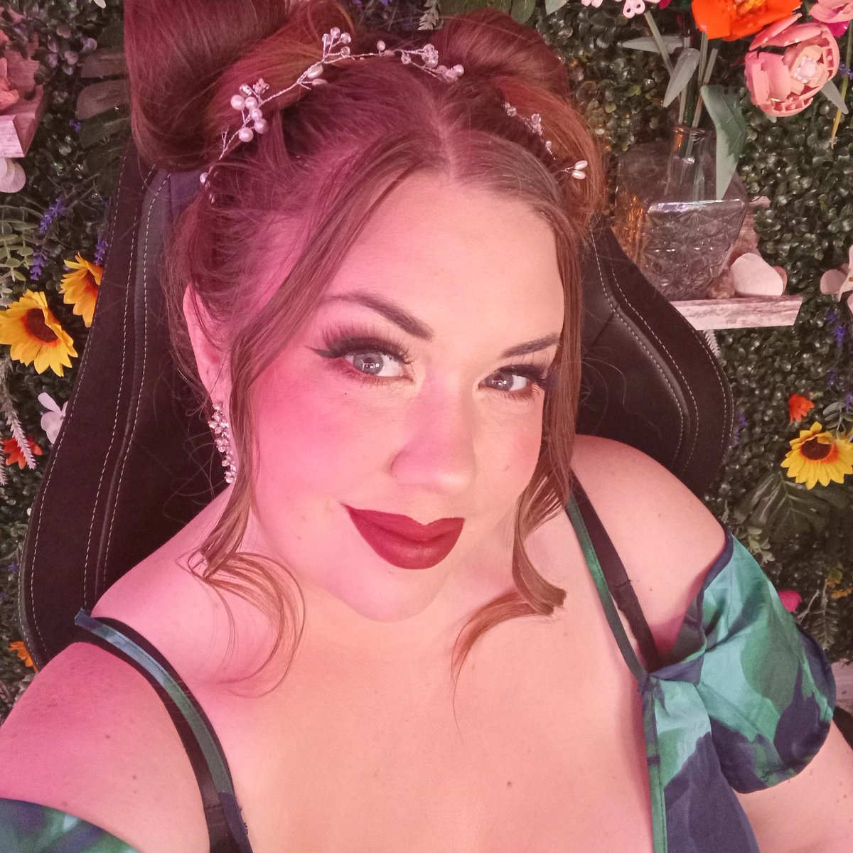 🥳Playing DBD today! 👖💨Yeet your pants and grab a drink!🤩

🌺Live right now on twitch.tv/brittars🌺

#deadbydaylight #deadbydaylightsurvivor #behaviour #playingwithviewers #twitchgirl #varietystreamer #twitch #makeuplook #nowlive #comehang #selfie