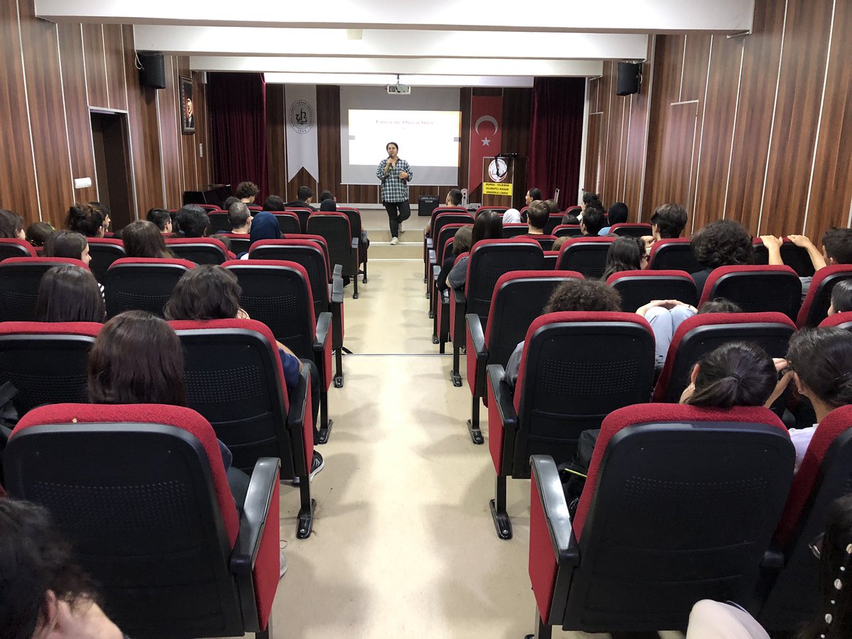 Okulumuz mezunlarından Bursa Teknik Üniversitesi Psikoloji Bölümü Öğretim Üyesi Dr. Nuray MUSTAFAOĞLU ÇİÇEK, öğrencilerimize sınav kaygısı yönetimi ve psikoloji bölümü konusunda bilgilendirme semineri yaptı. Değerli paylaşımları için kendisine teşekkür ediyoruz.