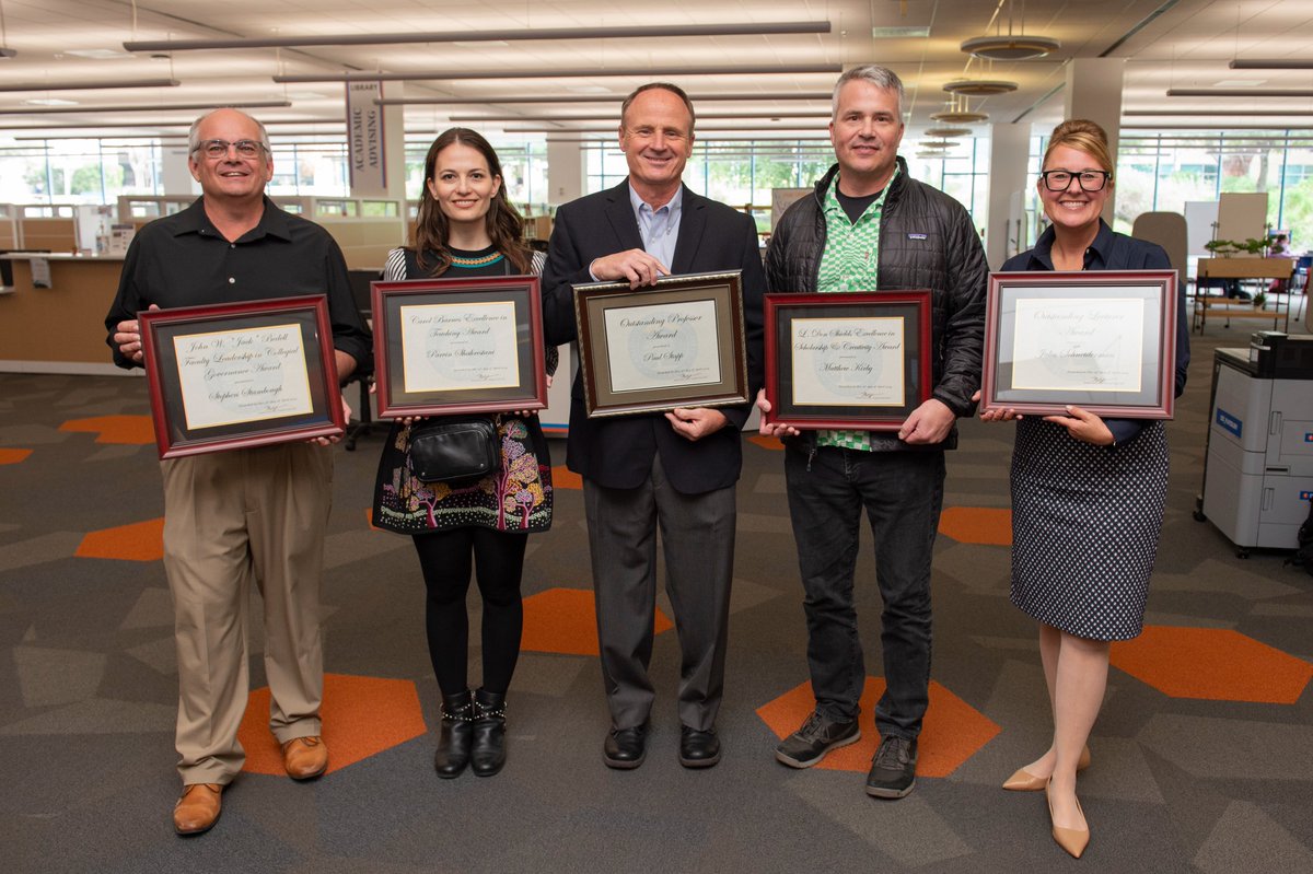 Each year, five Titan faculty members are celebrated for their unwavering commitment to student success, scholarship, creative activities, teaching, service, and collegial governance. 👉 Learn about this year’s recipients and their achievements: bit.ly/faculty-awards…