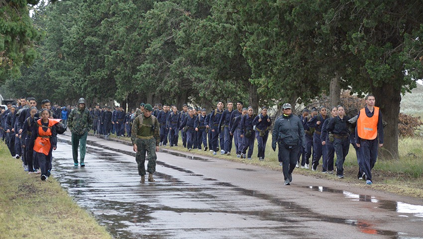 Aspirantes Navales pertenecientes a la promoción 125 de la Escuela de Suboficiales de la Armada realizaron un ejercicio de supervivencia en la Base de Infantería de Marina Baterías. Leé más 👉🏻 gacetamarinera.com.ar/ejercicio-de-s…