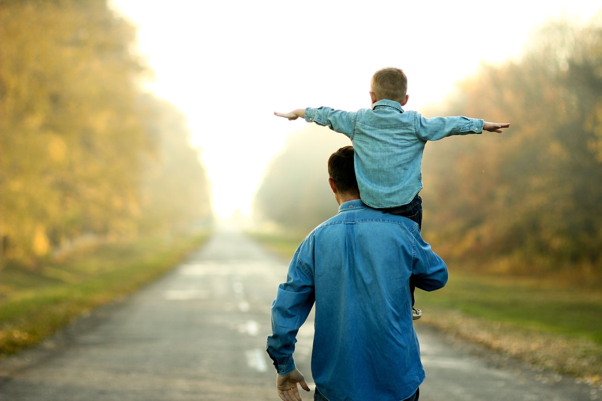 Do you know of a father that has worked hard to mend relationships, gain skills, and reunify with their child(ren)? We are looking for nominees like this for DCYF's Engaging Father Award. Visit dcyf.wa.gov/services/engag… for more information. #fathers #parenting #award #wadcyf