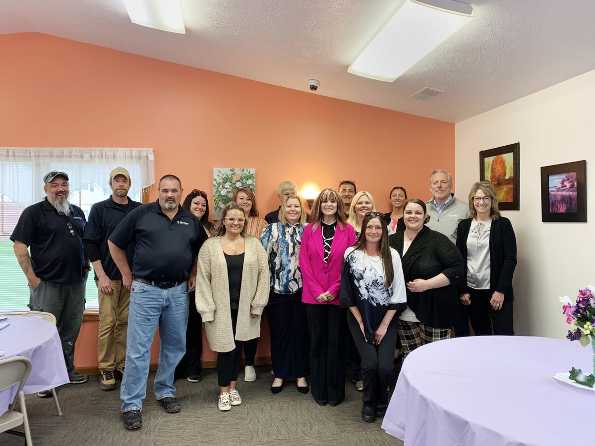 Our team at Pinecrest Manor team in Logansport, IN, led by Regional Property Manager, Julie Doll, had a great collaborative team day! President & CEO, Chad Phillips joined in to listen and learn with our team.

#multifamily #propertymanagement #housing
#PM #CRE #BradleyCompany