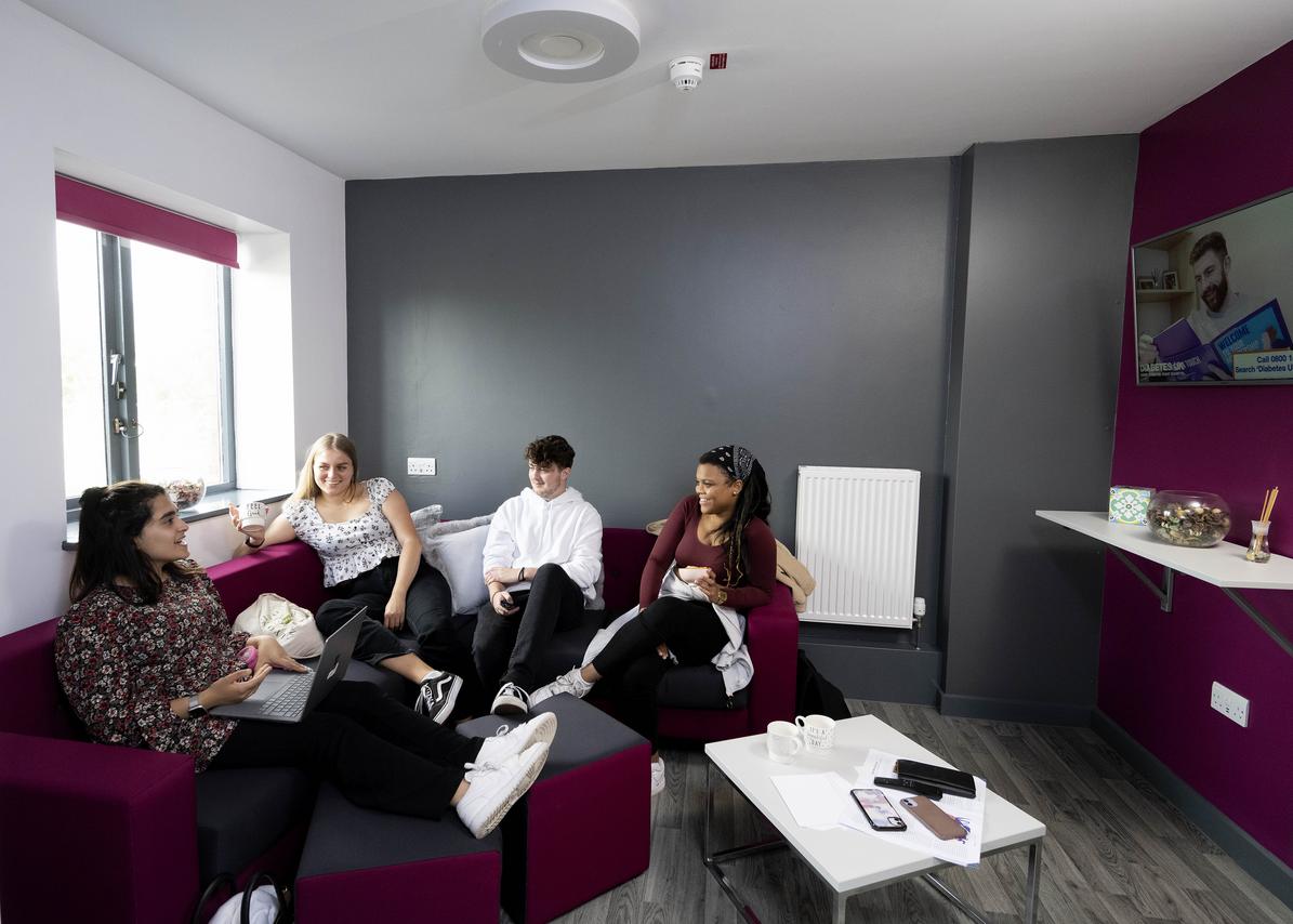 All the thrills. None of the bills. 💷 🏠 Our all-inclusive accommodation contracts mean you won’t have to worry about bills 🔥 The costs of heating, water and Wi-Fi are all included in your rent, giving you peace of mind Learn more: uclan.ac.uk/costofliving