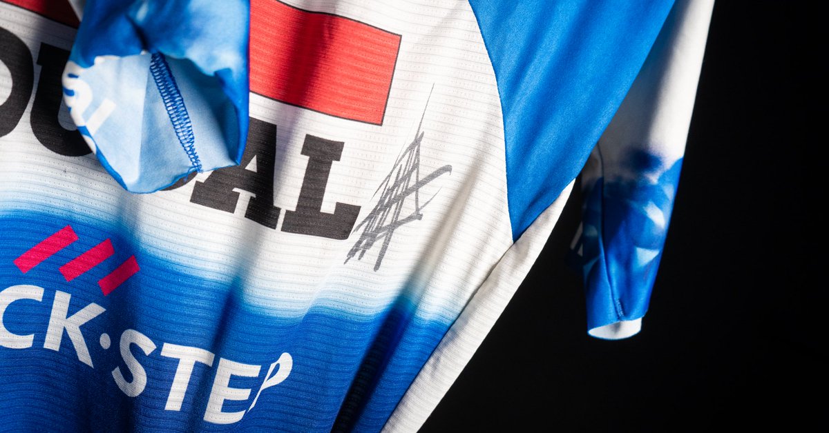 You can bid until Saturday at 14:00 CET on all of the team’s jerseys and suits from Liège-Bastogne-Liège, as they were worn in the race, with their race numbers still attached. For more, see here: l.matchwornshirt.com/soudal-quick-s…