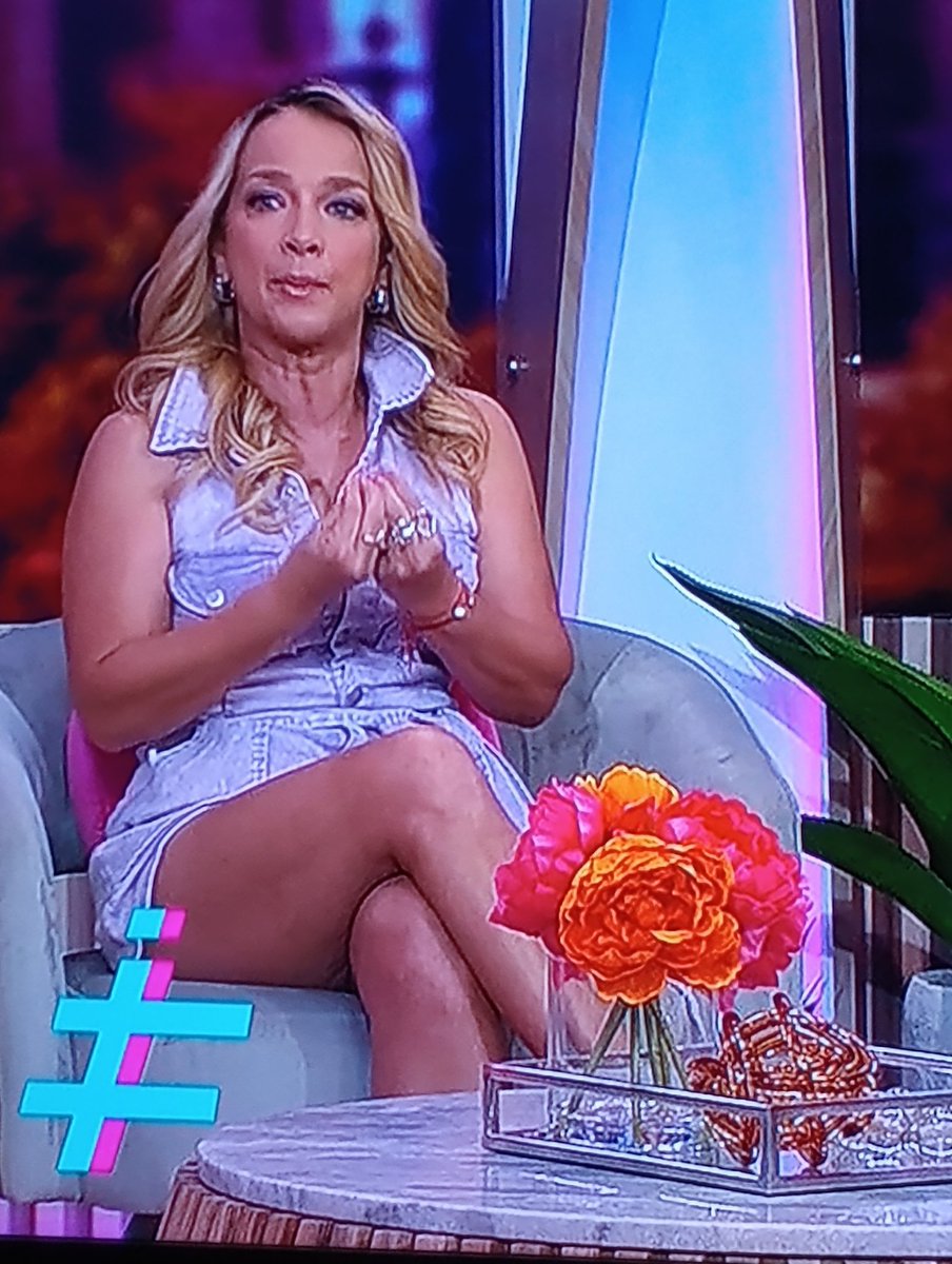 @AdamariLopez  cute outfit you wearing this afternoon on the Desiguales show