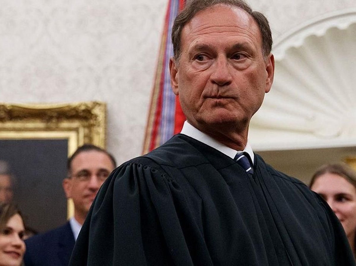 Supreme Court will have 'signed its own death warrant' by ruling in Trump’s favor: analysis alternet.org/trump-alito-th…