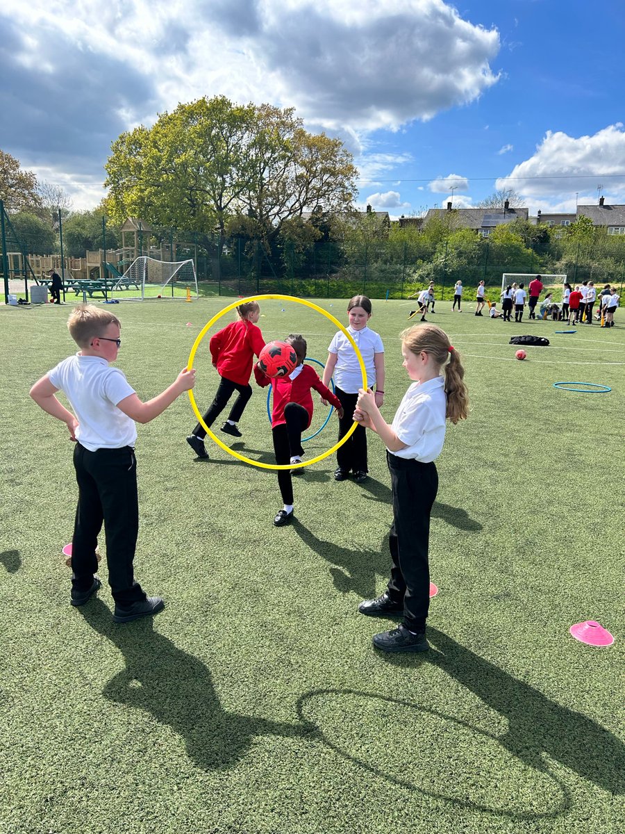 This week, Year 4 have been learning all about the ancient Mayan game of Pok-Ta-Pok. After exploring the rules and it’s origin, the children tried their hand (elbow, hip and knee!) at the sport 🏀 #Year4life