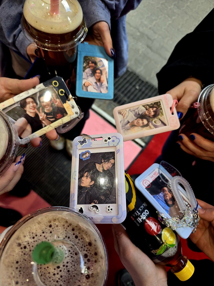 Bubble tea with best people 🖤💙🫧 #BubblesInBerlin