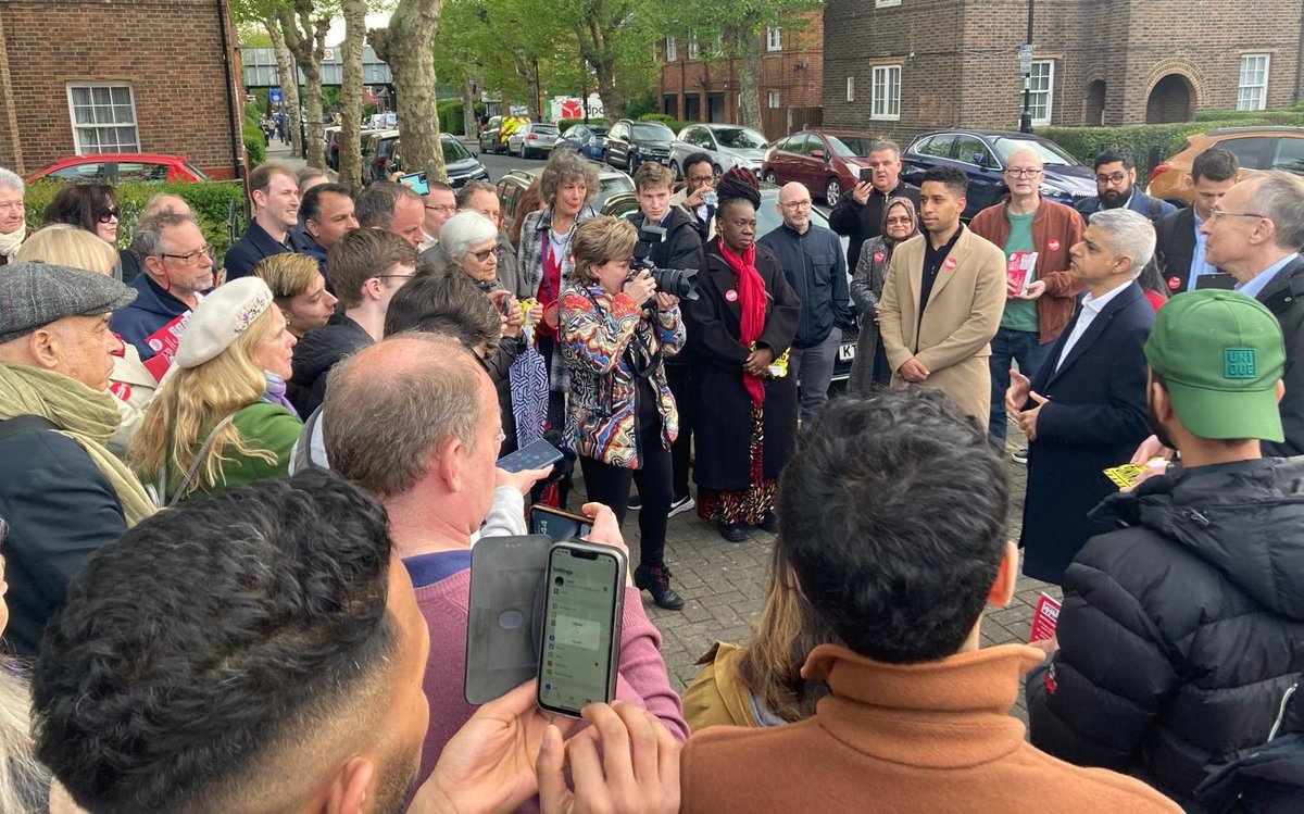 A vote for Labour next Thursday is a vote for: 🌹Free school meals made permanent 🌹40,000 council homes 🌹6000 rent control homes 🌹1300 more police 🌹150,000 new jobs Great response here in Acton from local residents. #LabourDoorstep #VoteLabour🌹