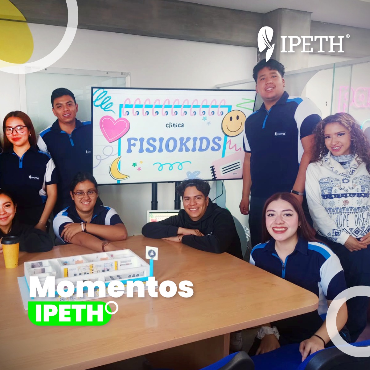 IPETH_'s tweet image. ¡Emprender es el primer paso hacia el futuro que sueñas! 🚀 Así se viven los proyectos finales de la clase de Cultura Emprendedora, donde proporcionamos a los alumnos las herramientas y bases para que descubran todo su potencial y materialicen su sueño de abrir su clínica. ✨