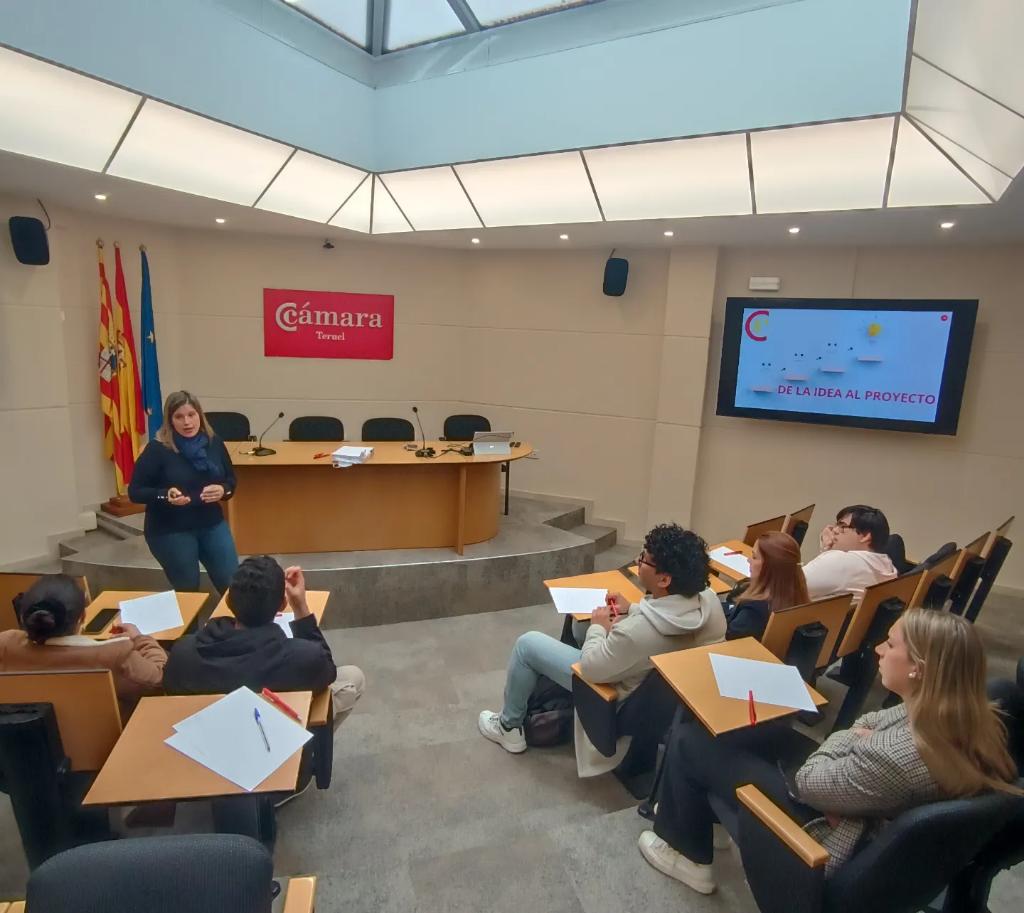 Escuela de Hostelería y Turismo de Teruel (@escuelahtteruel) on Twitter photo ¿Que pasos hay que realizar para #emprender?
Hoy, en la <a href="/camarateruel/">Cámara Teruel</a>, nos lo han explicado de manera muy clara, los pasos a seguir y las funciones de la misma. Nuestro alumnado de 1CFGS de GIAT ha quedado encantado
Queremos agradecer vuestra atención, especialmente a Laura. ¿Que pasos hay que realizar para #emprender?
Hoy, en la <a href="/camarateruel/">Cámara Teruel</a>, nos lo han explicado de manera muy clara, los pasos a seguir y las funciones de la misma. Nuestro alumnado de 1CFGS de GIAT ha quedado encantado
Queremos agradecer vuestra atención, especialmente a Laura.