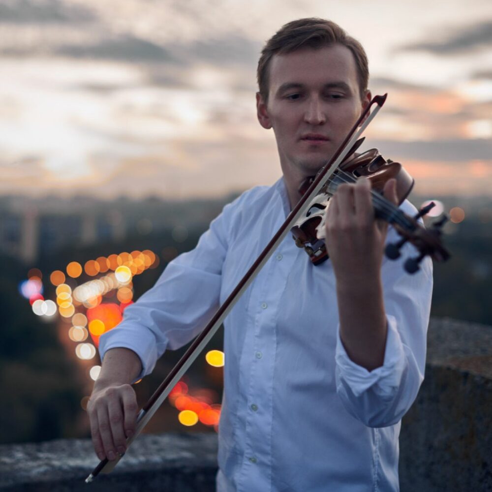 Internationally acclaimed violinist Nikita Boriso-Glebsky performs the world premiere of a concerto by Eugène Ysaÿe and variations by Joseph Joachim with TŌN May 4 & 5 at @fisherctrbard (ton.bard.edu/events/violini…) & May 8 at @carnegiehall (ton.bard.edu/events/compose…).