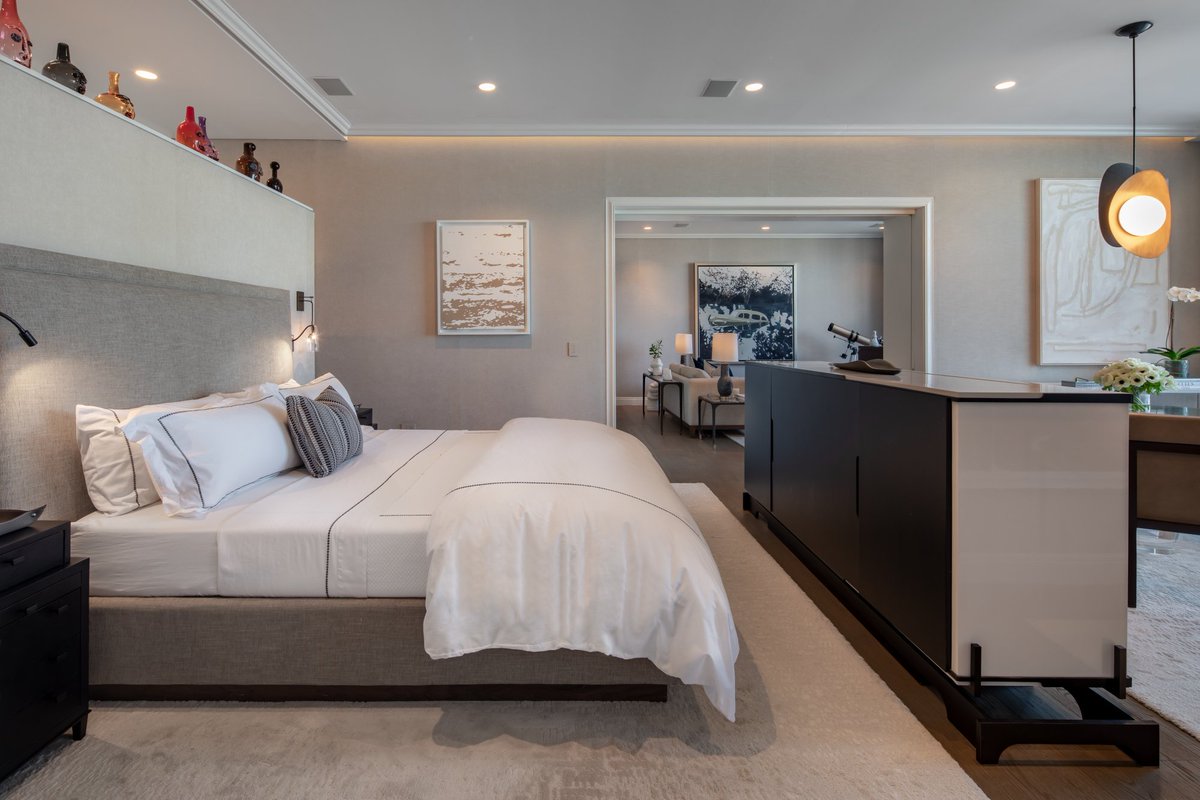 A masterclass in modern sophistication: This all-white and beige toned master bedroom invites you into a realm of serenity. Accents in darker hues add depth and visual play. ✨

#SalinasLasheras #WeLoveDetails #MasterBedroomBliss #TimelessDesign #modernsophistication