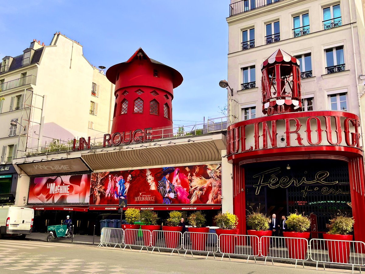 The blades fell off the @moulinrouge windmill in #Paris yesterday, taking out some of the sign in the process. It’s not too far from our apartment in the 10th, so we walked past this morning on our way to Montmartre to check it out.

#LinRouge