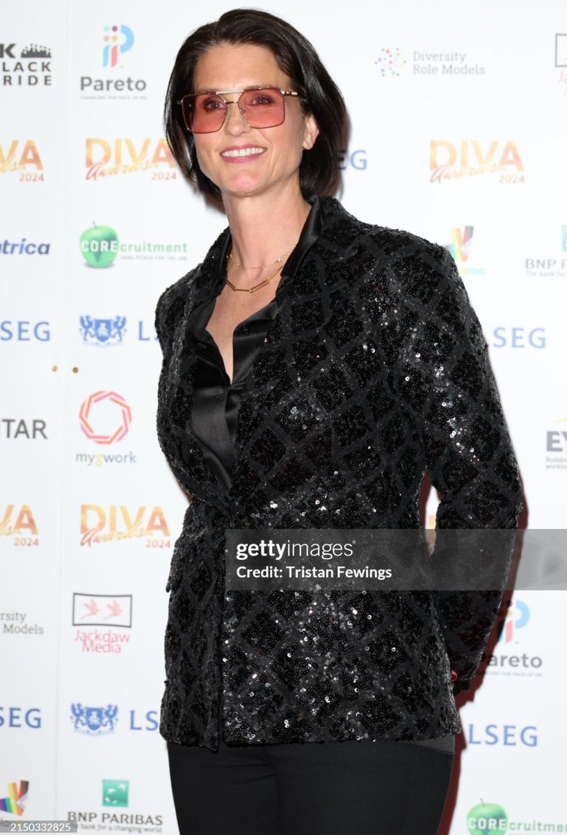 @heatherpeace at the #DivaAwards! She looks amazing! 🌈