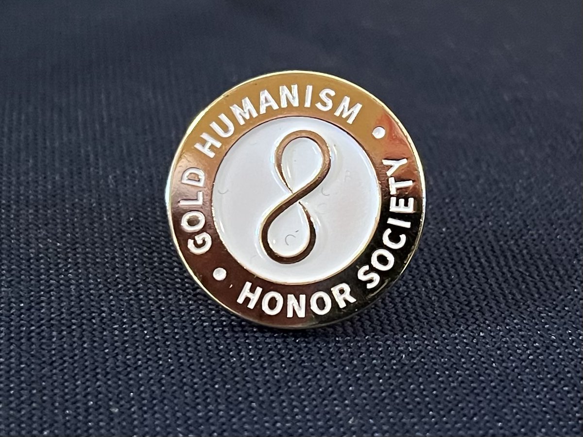 The humanistic side of medicine is alive & well in Fort Worth. The #TCOM Chapter of the @GoldFdtn Humanism Honor Society welcomed 33 new members from the Class of 2025 & four faculty members. The students represent the top 15 percent of their class. Congratulations to everyone!
